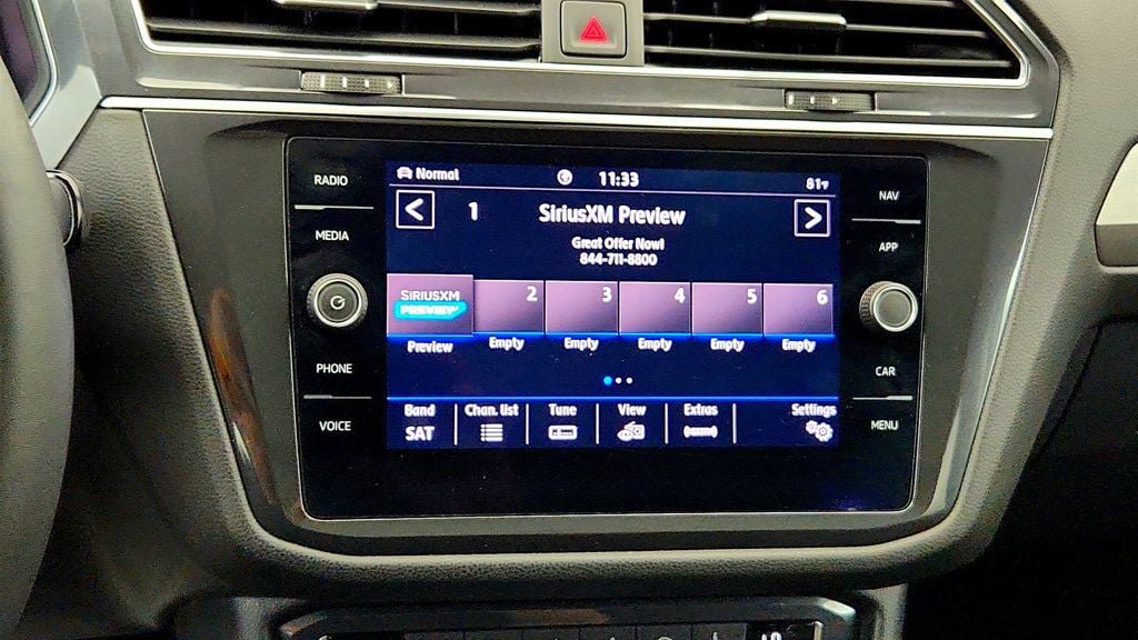 Used 2020 Volkswagen Tiguan SEL AWD/4WD image 18