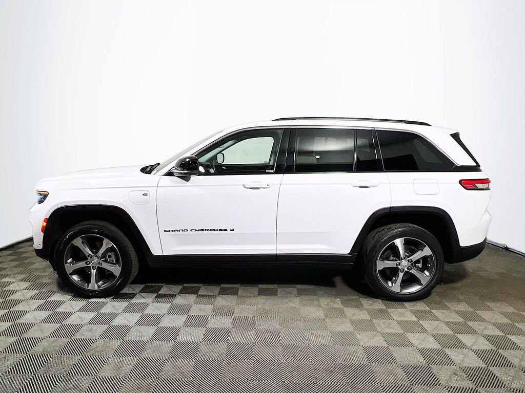 Used 2023 Jeep Grand Cherokee 4WD 4xe w/ Luxury Tech Group II image 4