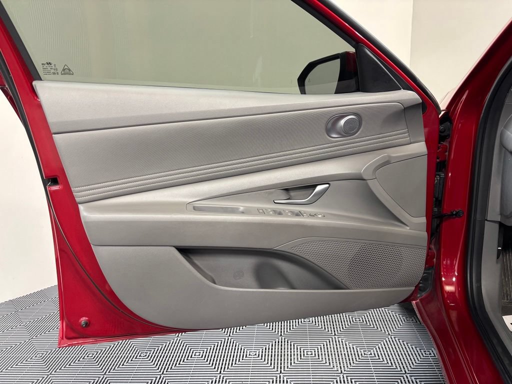 Used 2023 Hyundai Elantra SEL w/ Convenience Package FWD image 12
