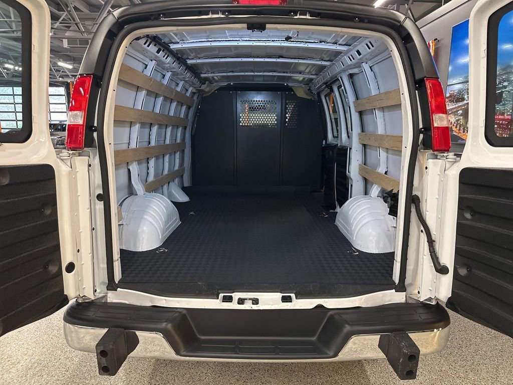 Used 2024 GMC Savana 2500 w/ Driver Convenience Package image 21