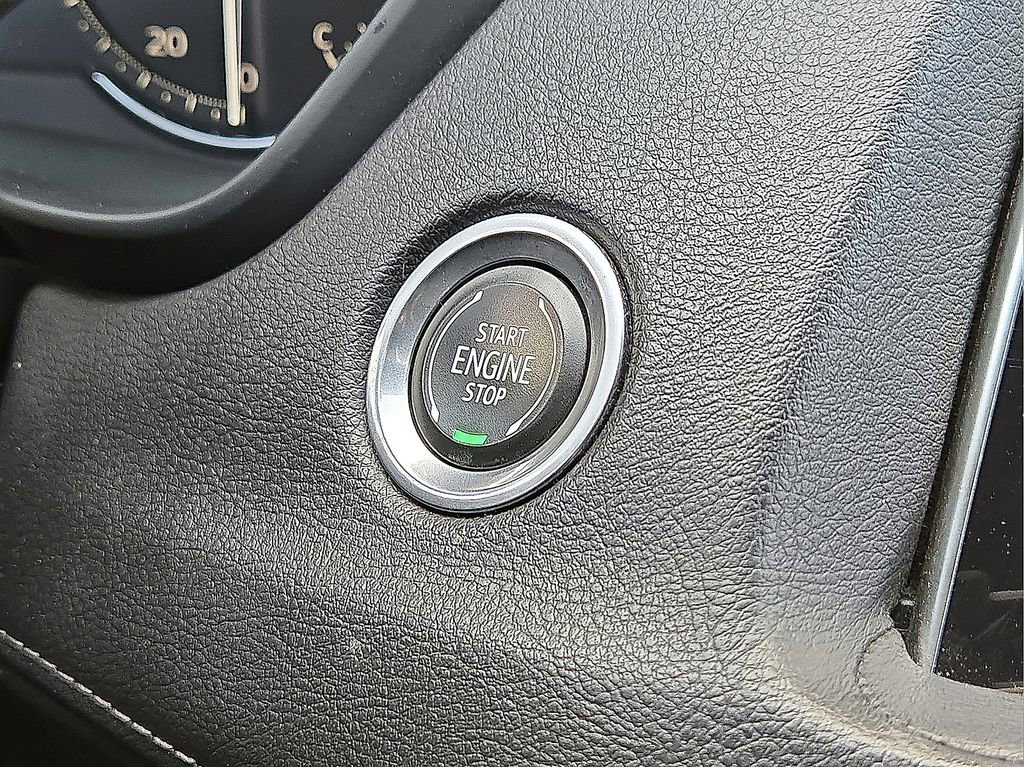 Used 2022 Cadillac XT4 Premium Luxury w/ Safety Alert Package image 31