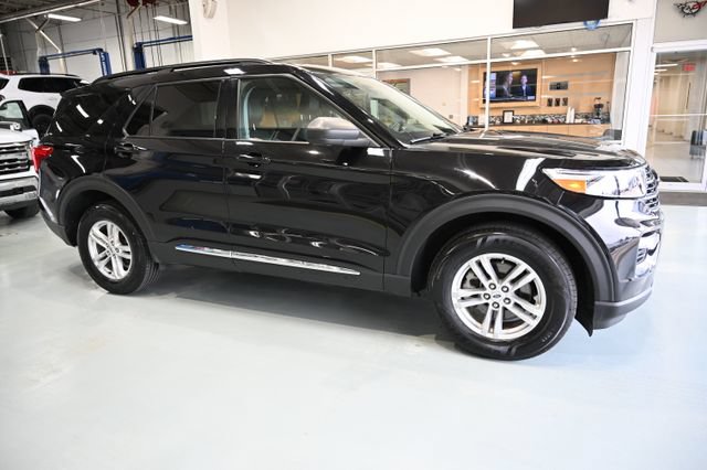 Used 2022 Ford Explorer XLT w/ Equipment Group 202A AWD/4WD image 4
