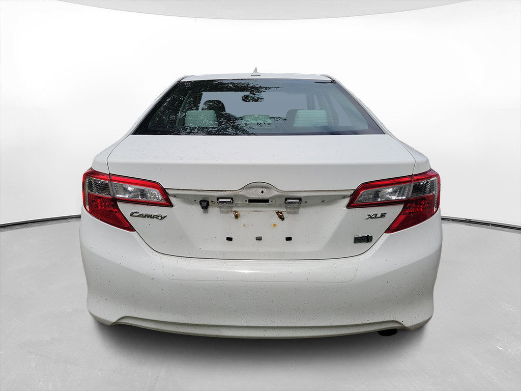 Used 2014 Toyota Camry XLE w/ Leather Package FWD image 5