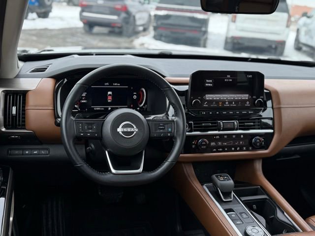 Used 2023 Nissan Pathfinder Platinum w/ Cargo Package image 8
