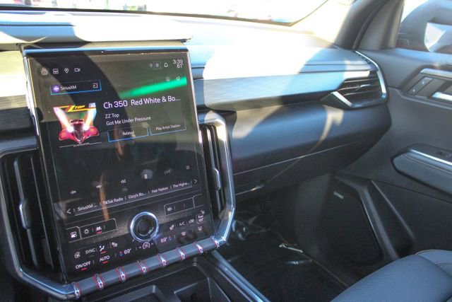 Used 2024 GMC Acadia AT4 image 21