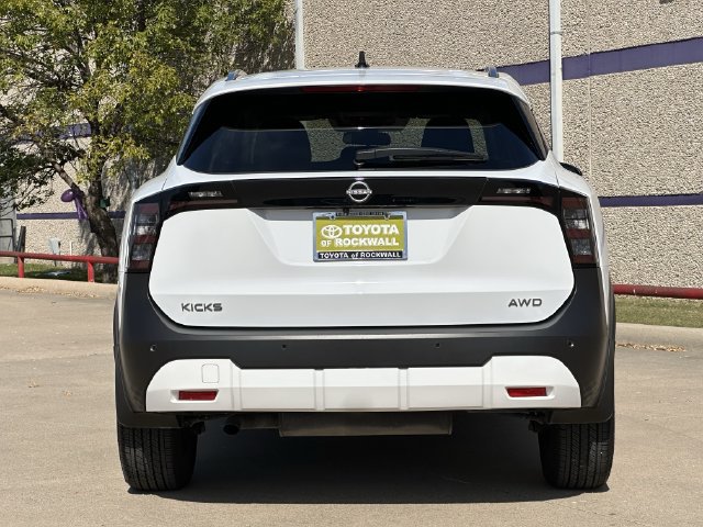 Used 2026 Nissan Kicks SV w/ SV Premium Package AWD/4WD image 4