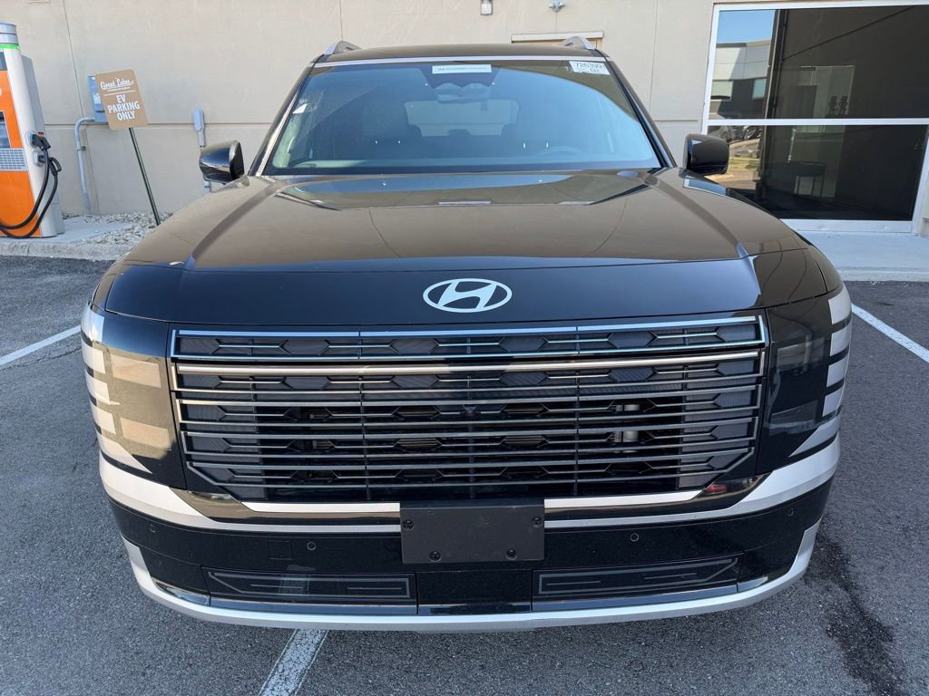 Used 2026 Hyundai Palisade Calligraphy image 2