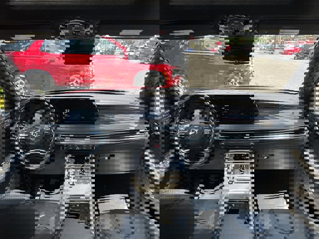 Used 2024 Hyundai Palisade Calligraphy image 2
