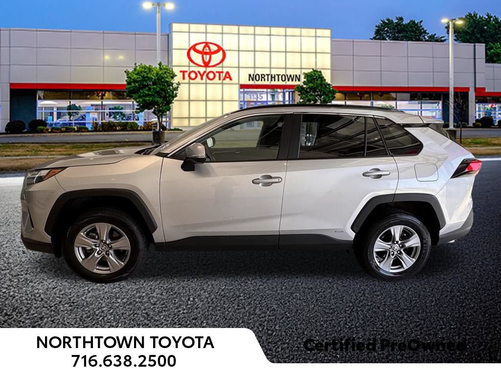 Used 2025 Toyota RAV4 LE AWD/4WD image 3