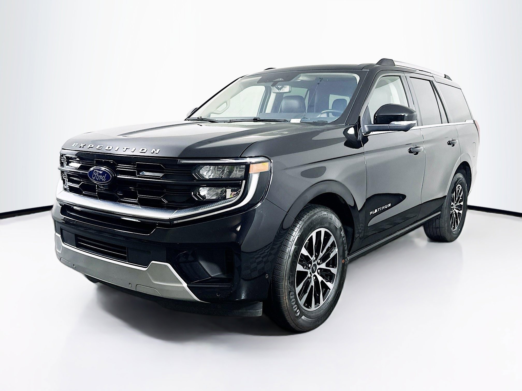 Used 2025 Ford Expedition Platinum image 3