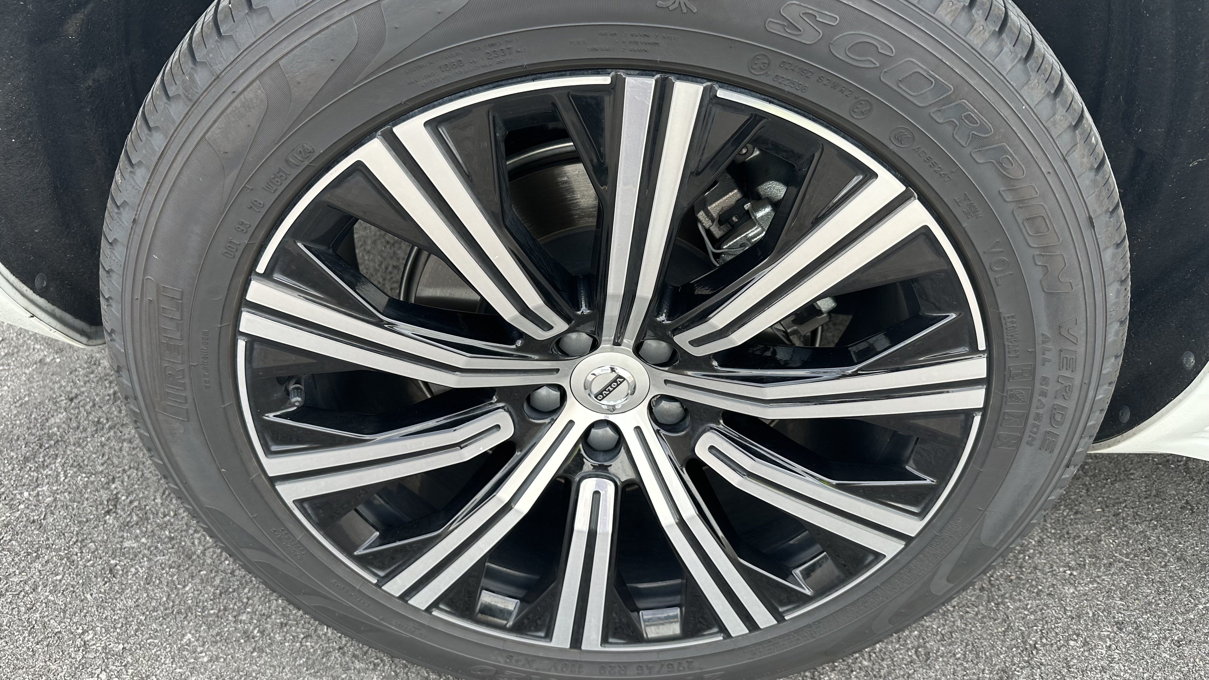 Used 2023 Volvo XC90 B5 Core w/ Protection Package Premier AWD/4WD image 14