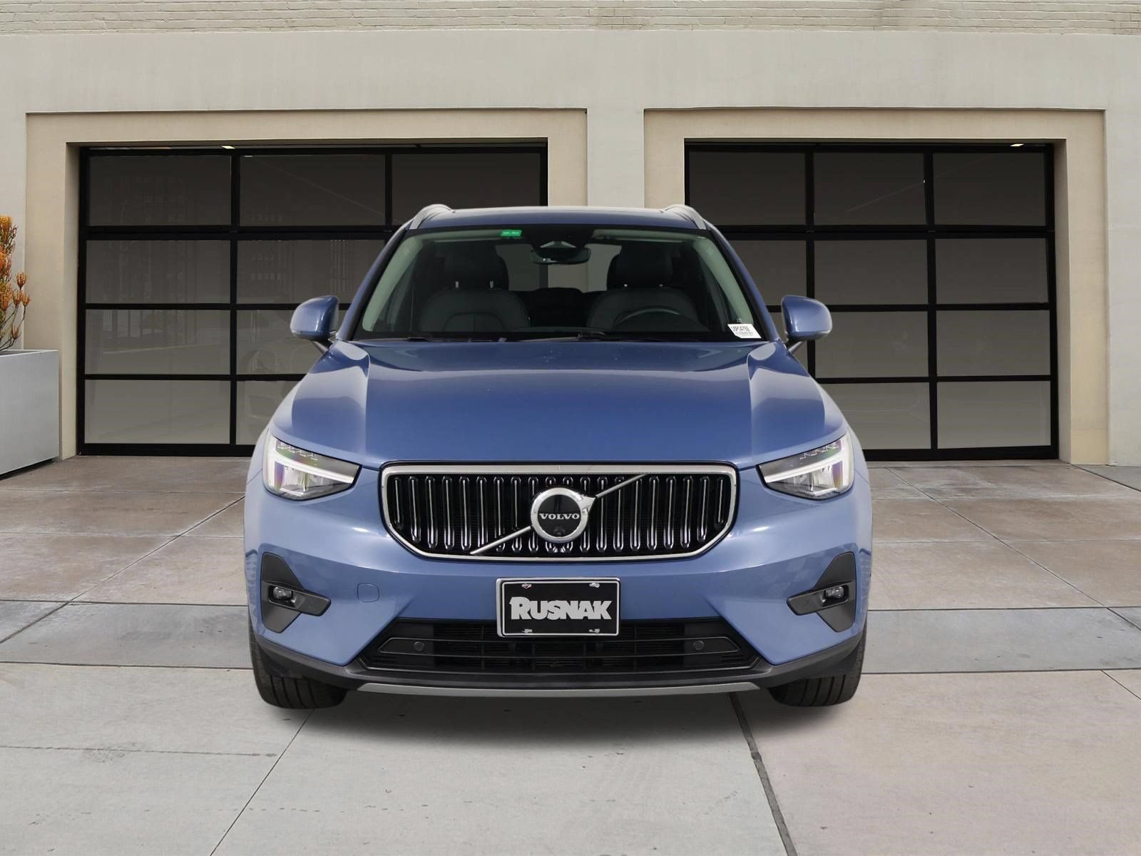 Used 2023 Volvo XC40 B5 Plus w/ Protection Package Premier AWD/4WD image 6
