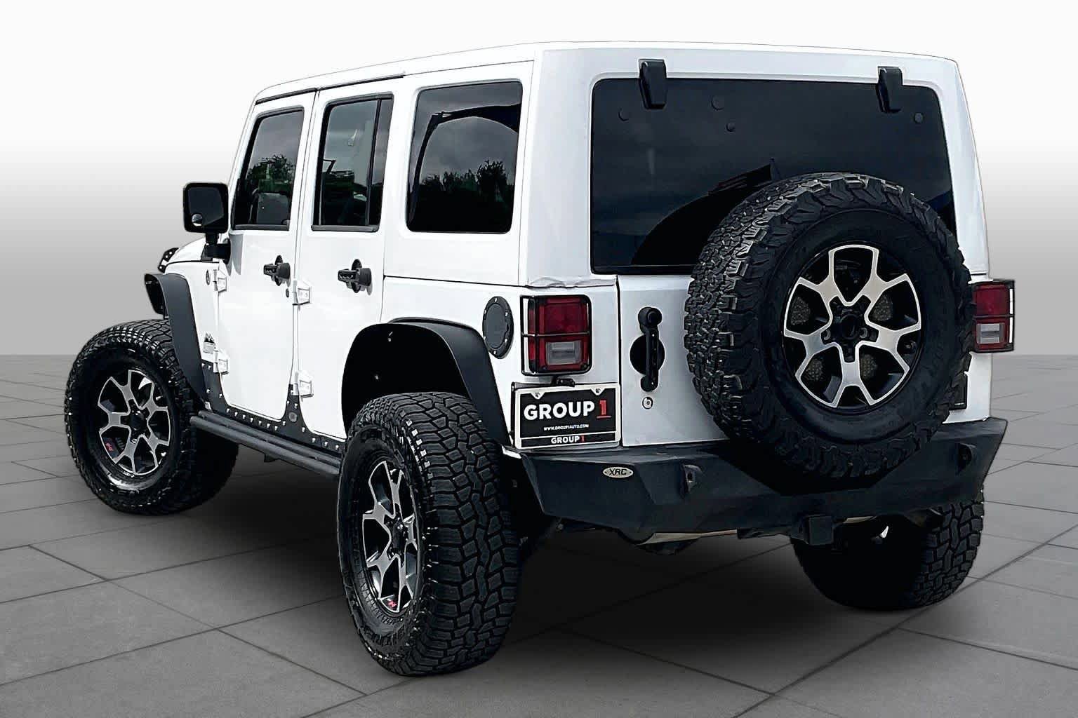 Used 2015 Jeep Wrangler Unlimited Sahara AWD/4WD image 11