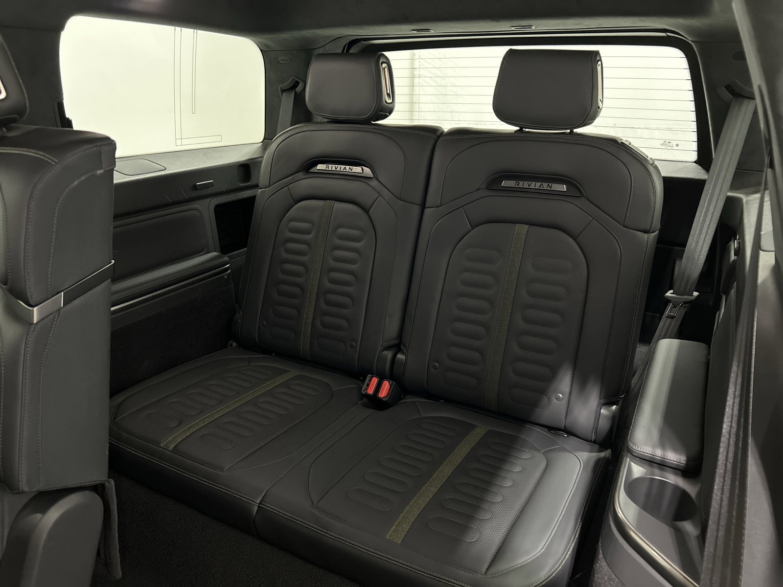 Used 2025 Rivian R1S Adventure AWD/4WD image 22