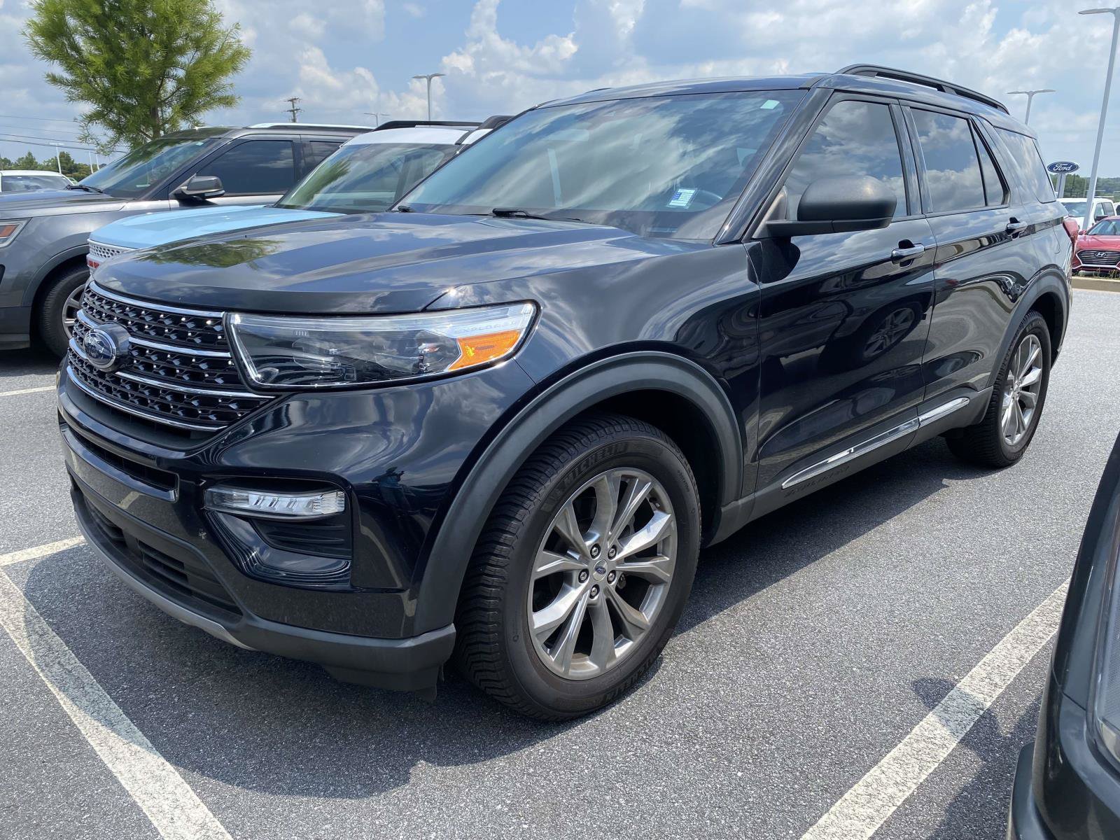 Certified 2021 Ford Explorer XLT w/ Equipment Group 202A RWD image 3
