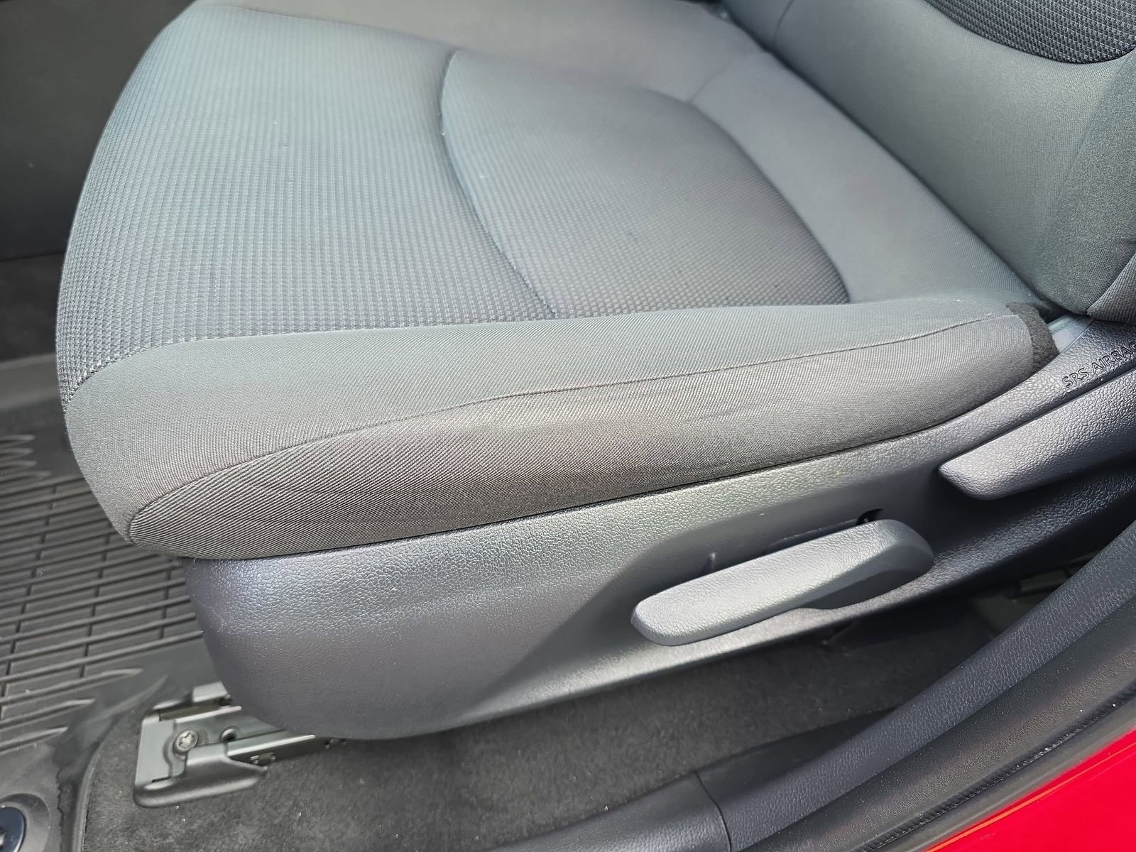 Used 2021 Toyota RAV4 LE image 27