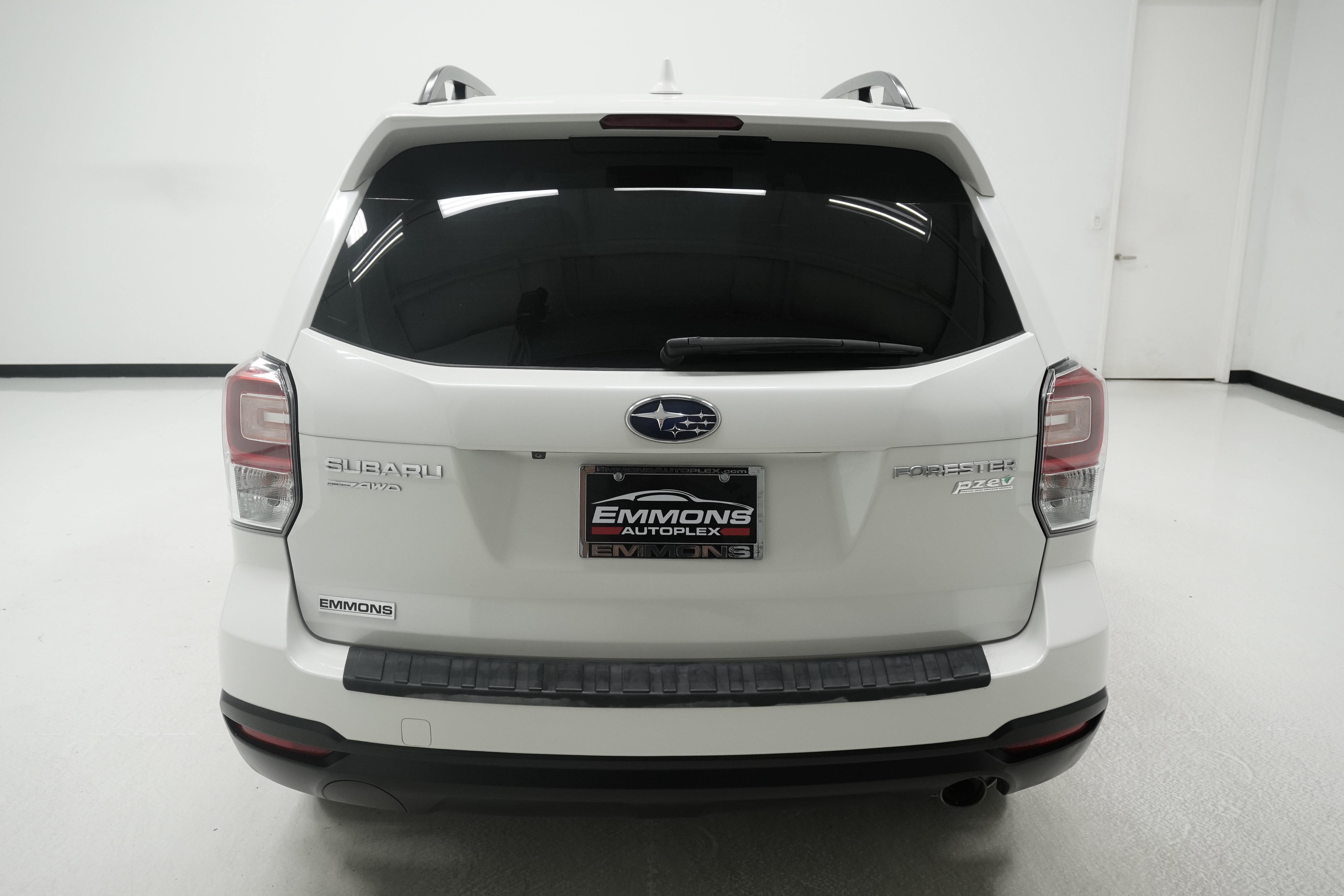 Used 2017 Subaru Forester 2.5i Touring AWD/4WD image 5