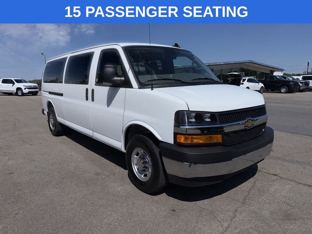 Used 2025 Chevrolet Express 3500 LT w/ LT Preferred Equipment Group RWD image 7