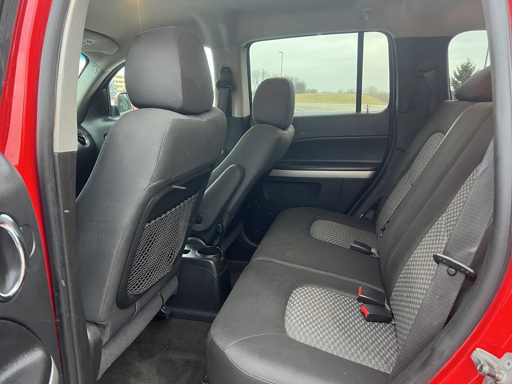 Used 2011 Chevrolet HHR LT image 15