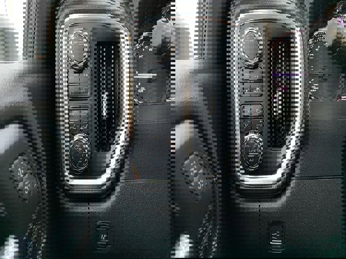 Used 2022 GMC Sierra 1500 SLT w/ SLT Convenience Package image 17