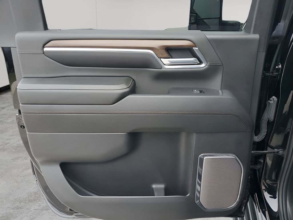 Used 2024 Chevrolet Silverado 2500 High Country w/ Midnight Edition image 18