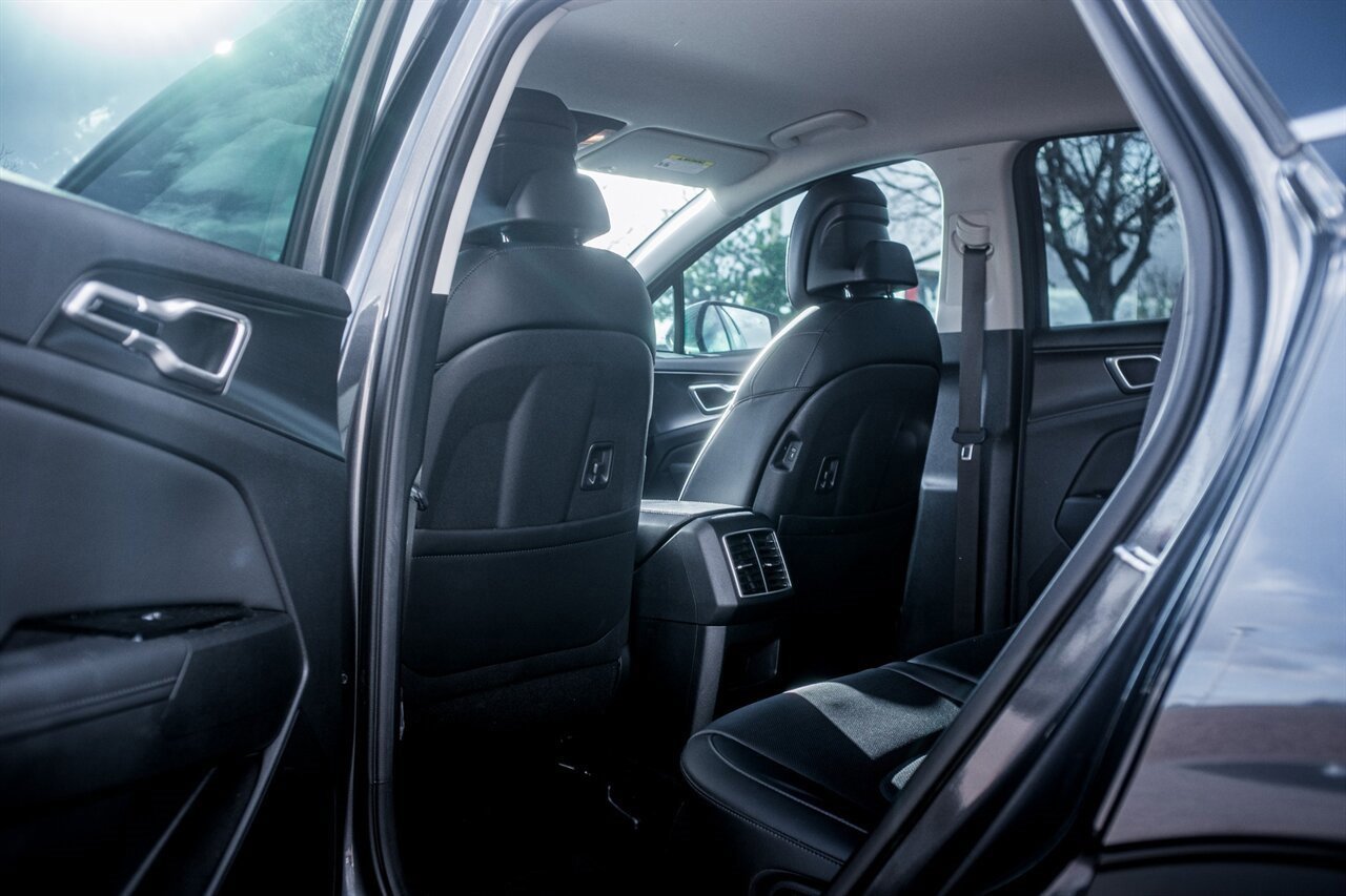 Used 2024 Kia Sportage EX image 32