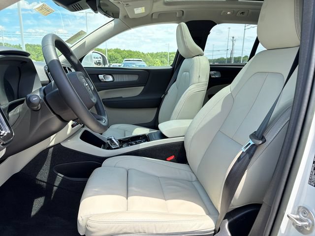 Used 2023 Volvo XC40 B5 Plus w/ Protection Package Premier AWD/4WD image 10
