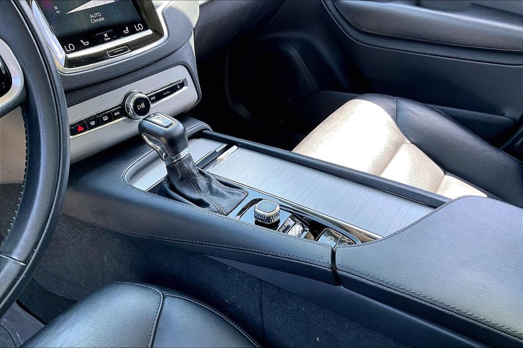 Used 2021 Volvo XC90 T5 Momentum w/ Climate Package FWD image 14