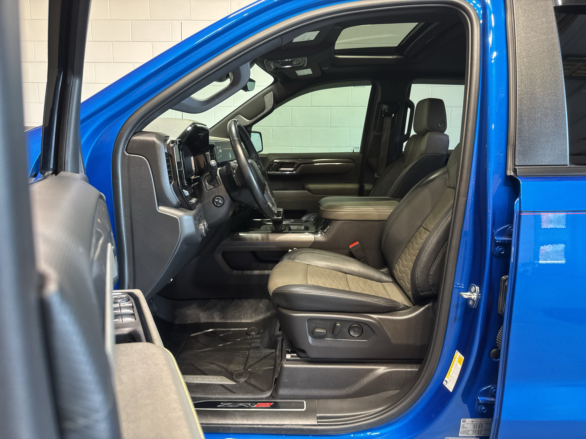 Used 2024 Chevrolet Silverado 1500 ZR2 w/ Technology Package AWD/4WD image 16