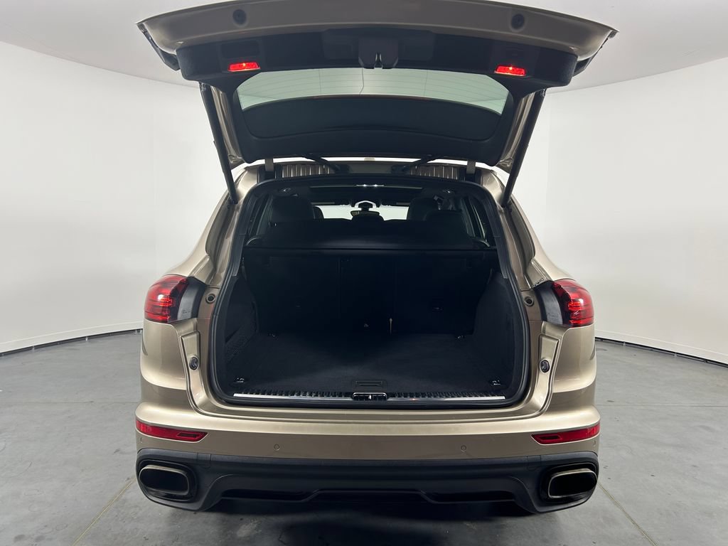 Used 2016 Porsche Cayenne AWD/4WD image 29