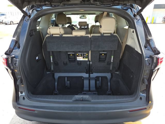 Used 2022 Toyota Sienna XLE FWD image 30