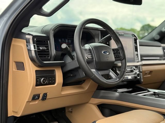 Used 2025 Ford F450 Lariat w/ Lariat Ultimate Package AWD/4WD image 17