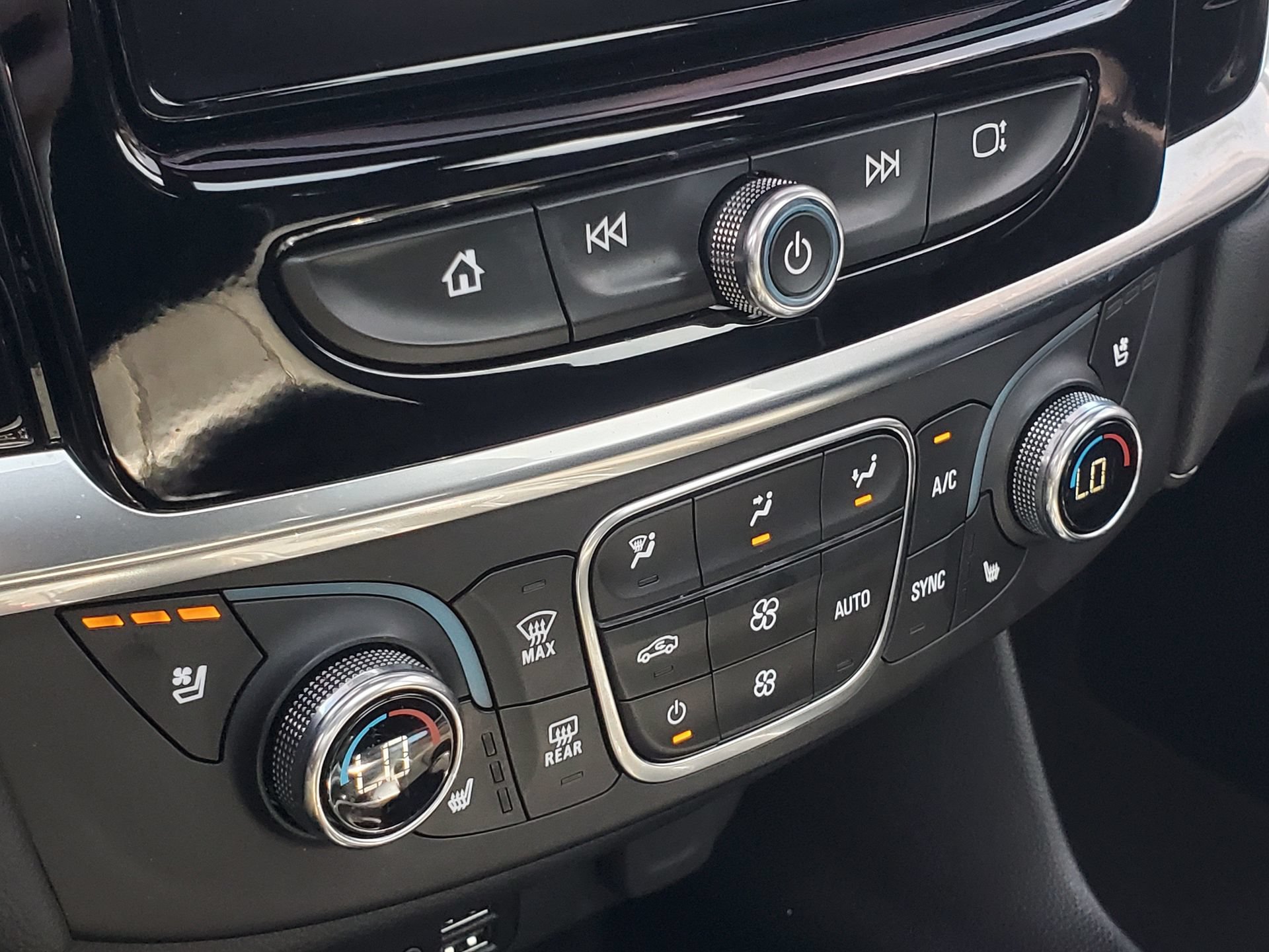 Used 2023 Chevrolet Traverse Premier w/ Redline Edition FWD image 30