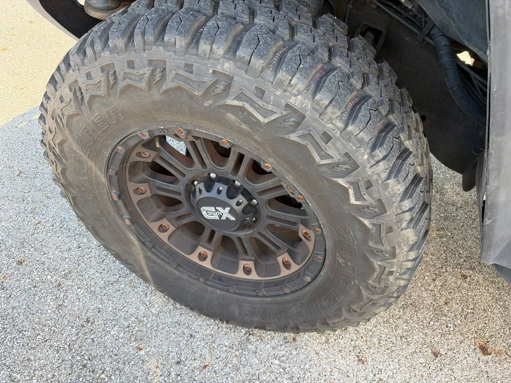 Used 2005 HUMMER H2 SUT w/ Preferred Equipment Group AWD/4WD image 9
