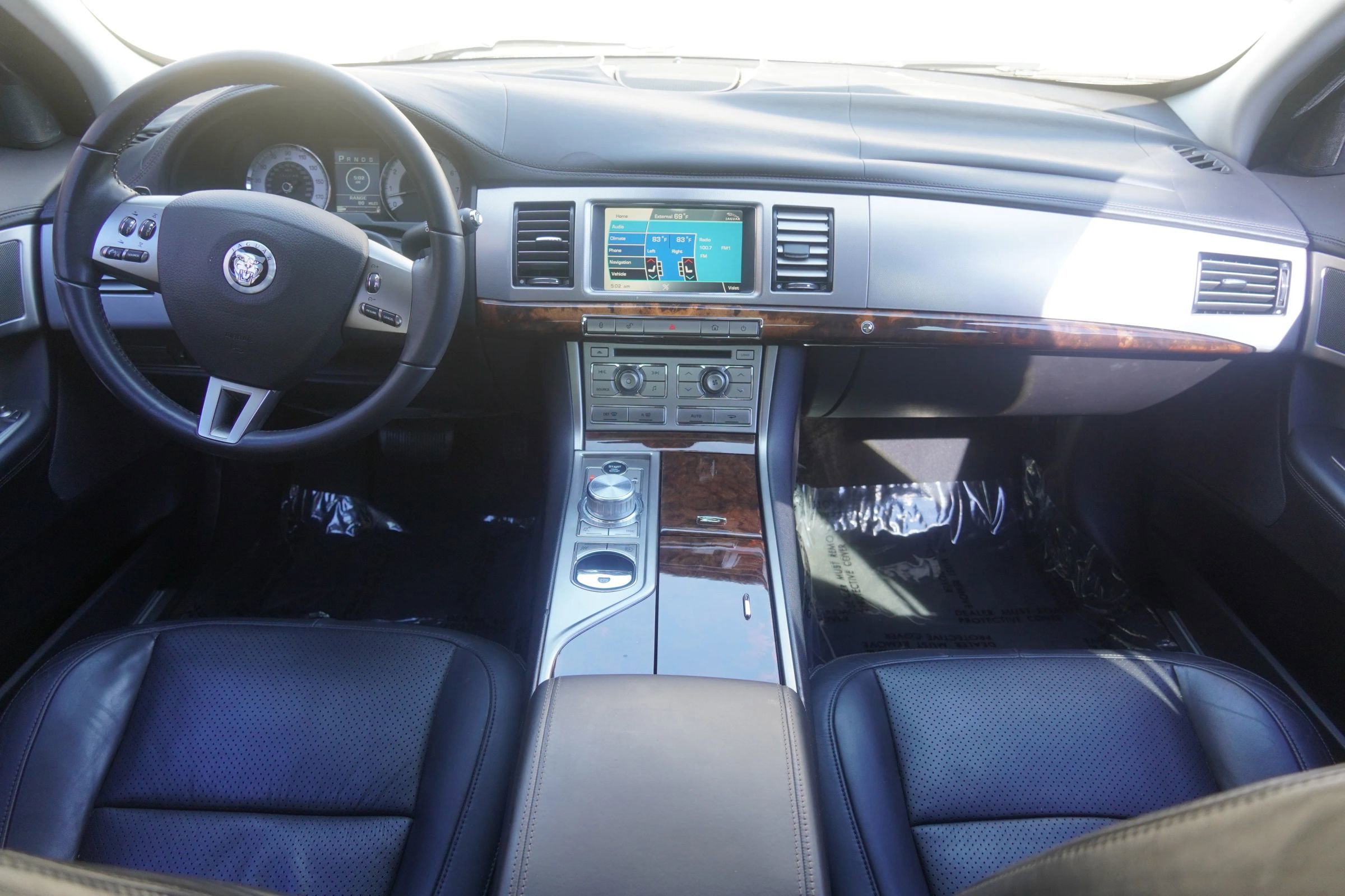 Used 2011 Jaguar XF Premium RWD image 3
