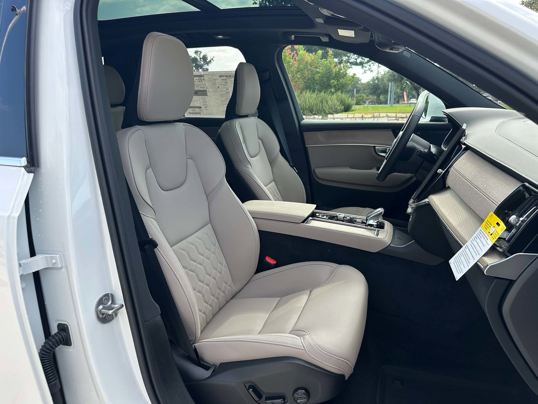 Used 2026 Volvo XC90 B6 Plus w/ Protection Package AWD/4WD image 8