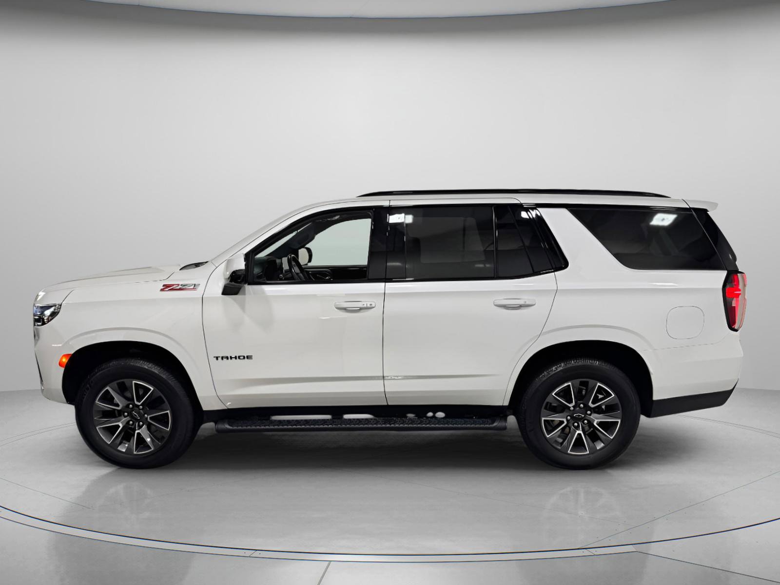 Used 2022 Chevrolet Tahoe Z71 w/ Luxury Package image 2