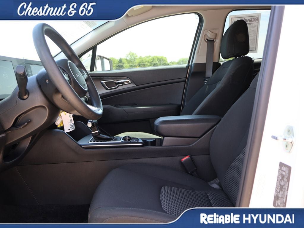 Used 2023 Kia Sportage LX FWD image 23