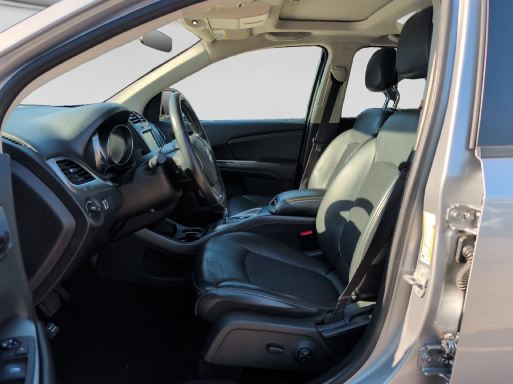 Used 2018 Dodge Journey Crossroad w/ Nav & Sun Group AWD/4WD image 16