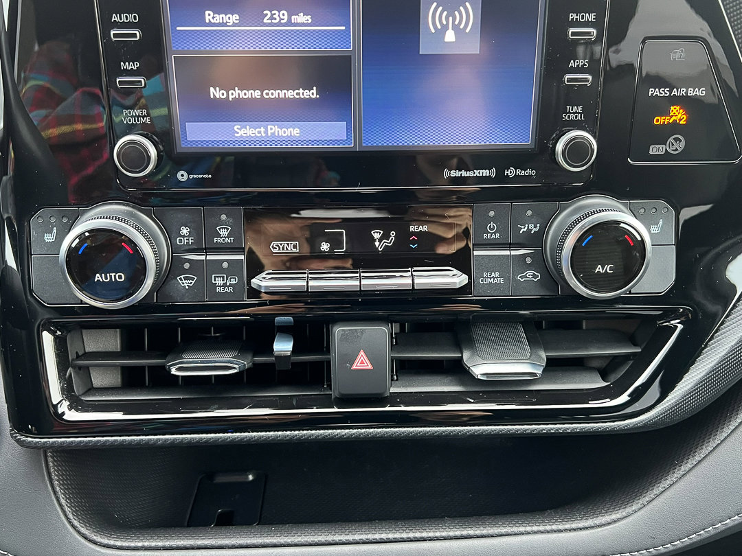 Used 2022 Toyota Highlander XSE image 23