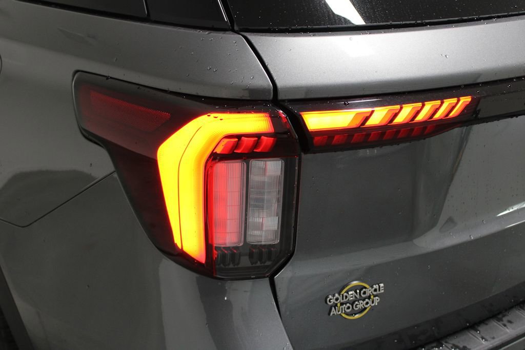 Used 2025 Ford Explorer ST-Line w/ ST-Line Street Pack image 59