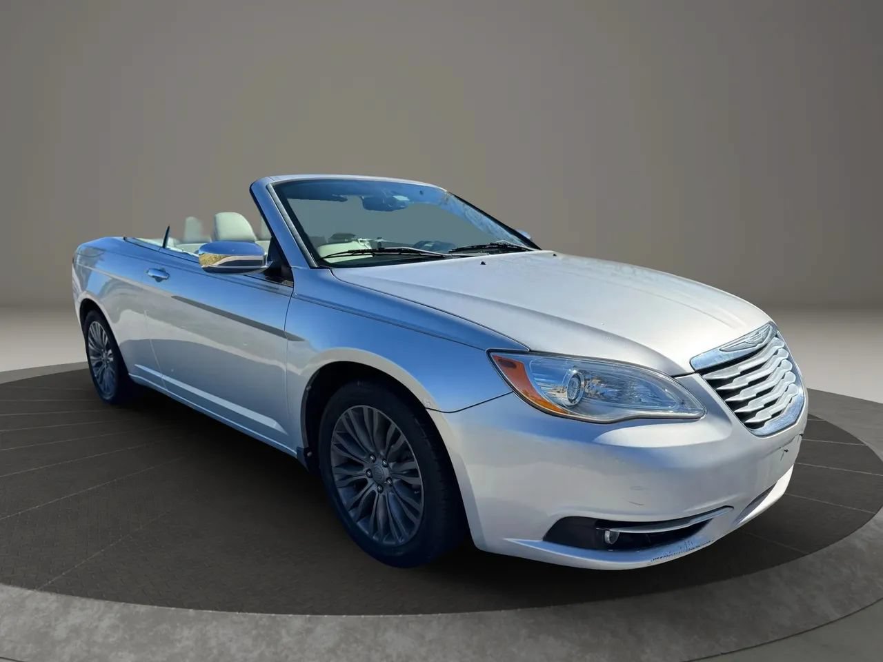 Used 2011 Chrysler 200 Limited FWD image 2