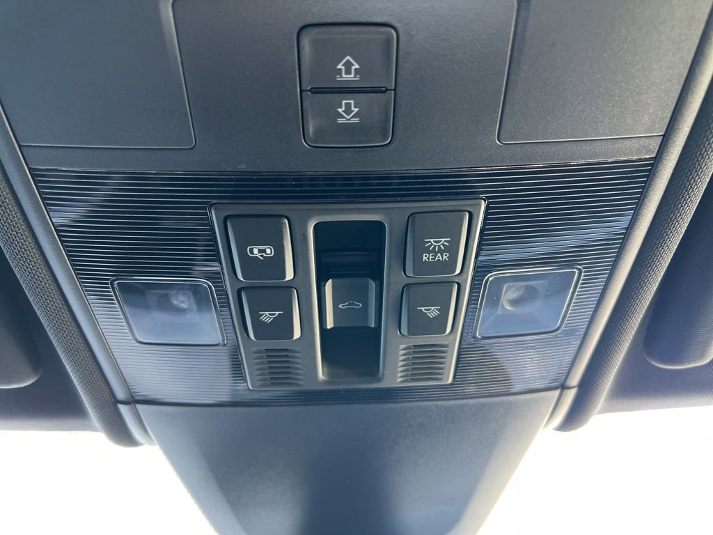 Used 2023 Volkswagen Atlas Cross Sport SEL Premium R-Line image 39