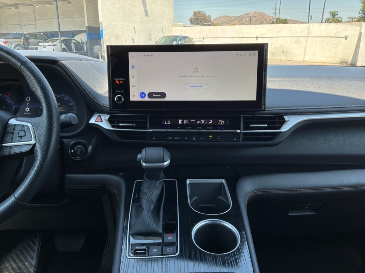 Used 2025 Toyota Sienna XLE Woodland Edition AWD/4WD image 15