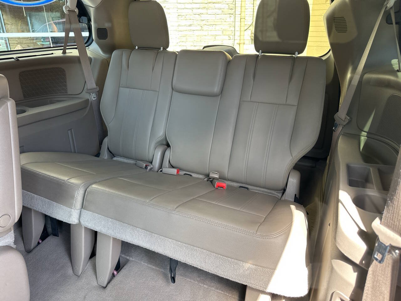 Used 2015 Chrysler Town & Country Touring w/ Driver Convenience Group FWD image 8