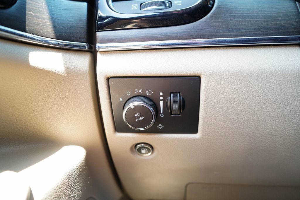 Used 2020 Jeep Grand Cherokee Overland AWD/4WD image 30