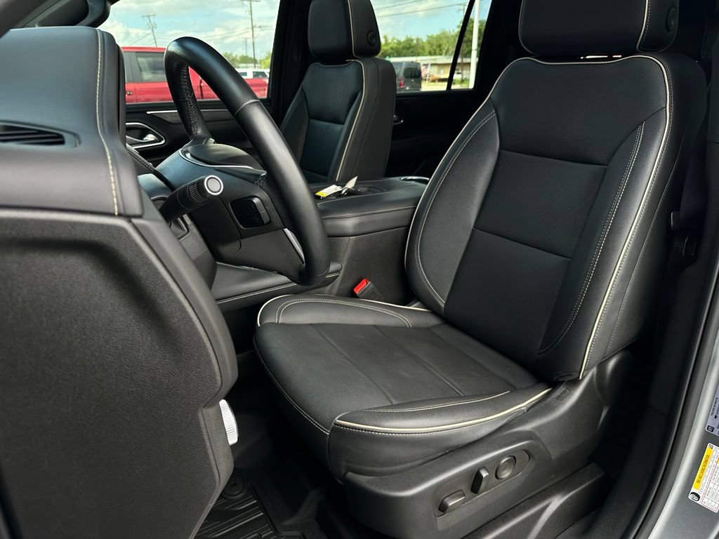 Used 2023 GMC Yukon XL SLT AWD/4WD image 14