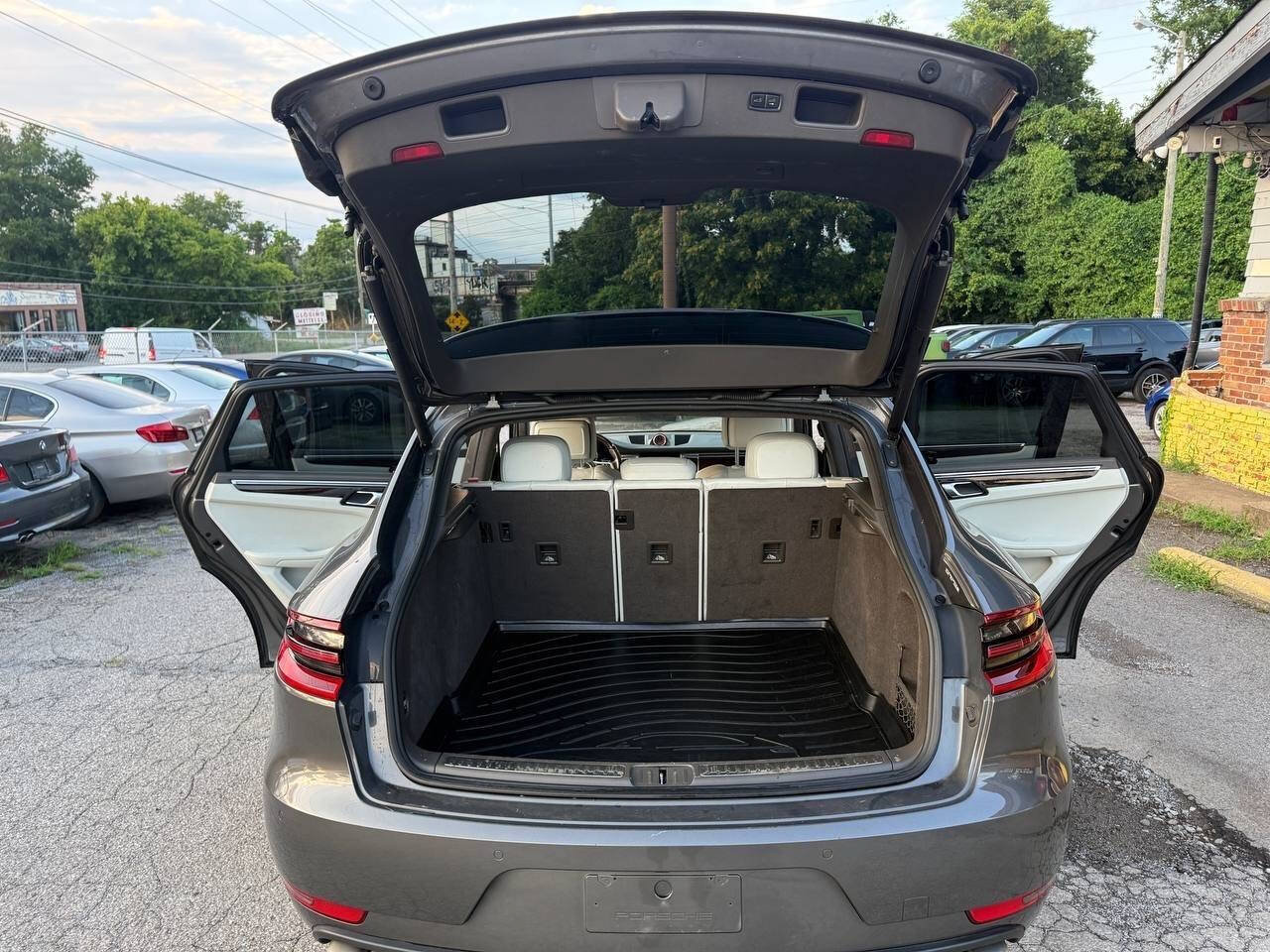Used 2018 Porsche Macan Turbo AWD/4WD image 14