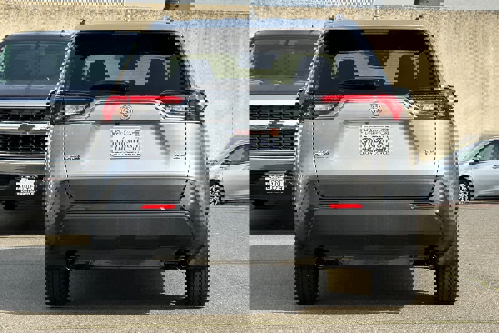 Used 2023 Toyota RAV4 XLE Premium image 8