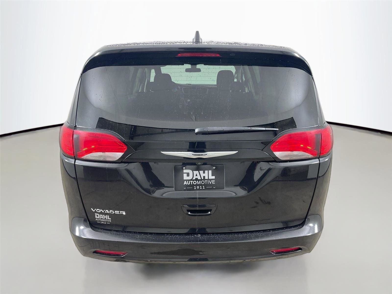 Used 2022 Chrysler Voyager LX image 11